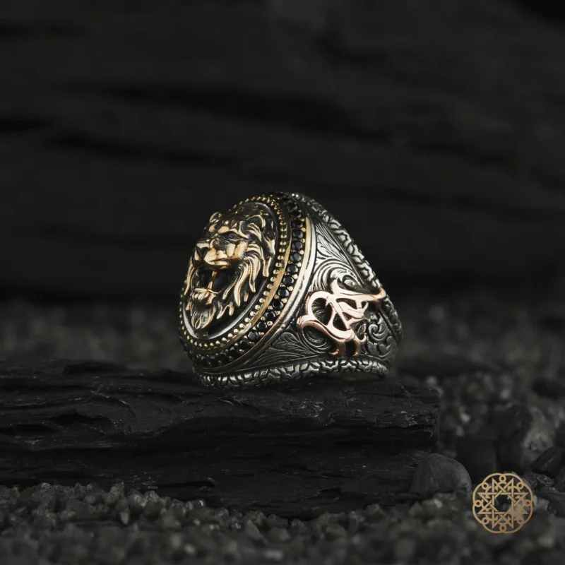 Aslan İşlemeli harfli gümüş yüzük