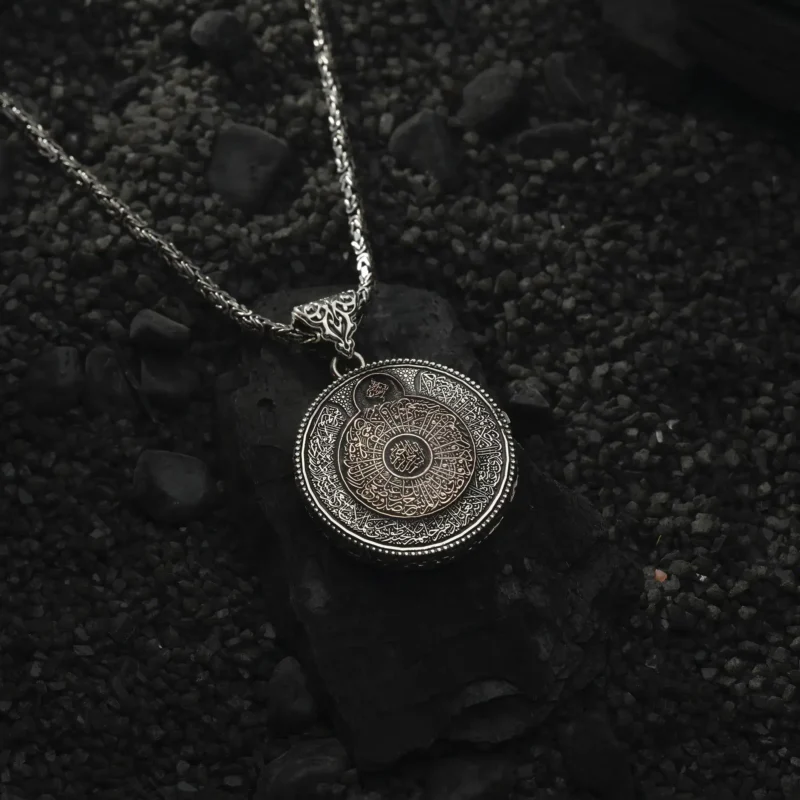 AMOR 17 EKIM 202532123 copy Koruma Duası Kapaklı Gümüş Kolye Modeli