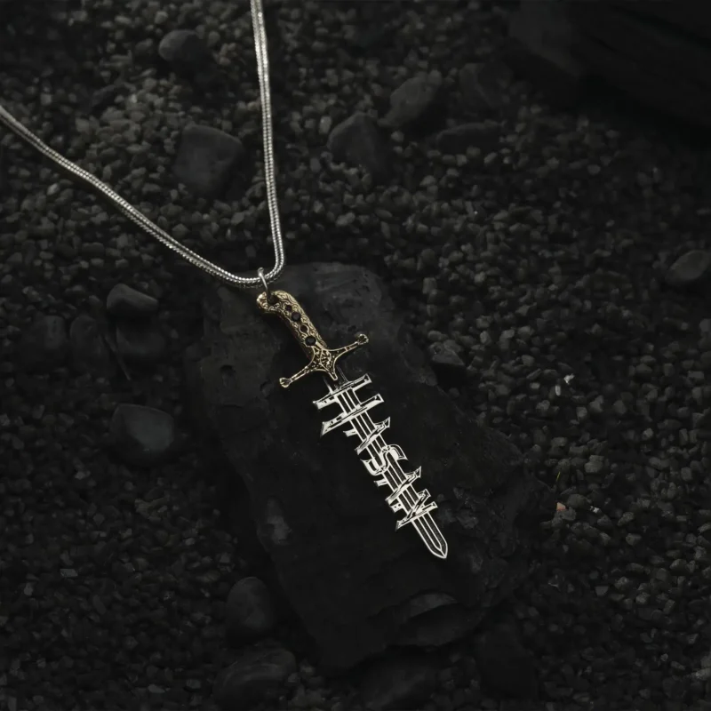 AMOR 17 EKIM 202532127 copy İsimli Kılıç Gümüş Erkek Kolye Modeli