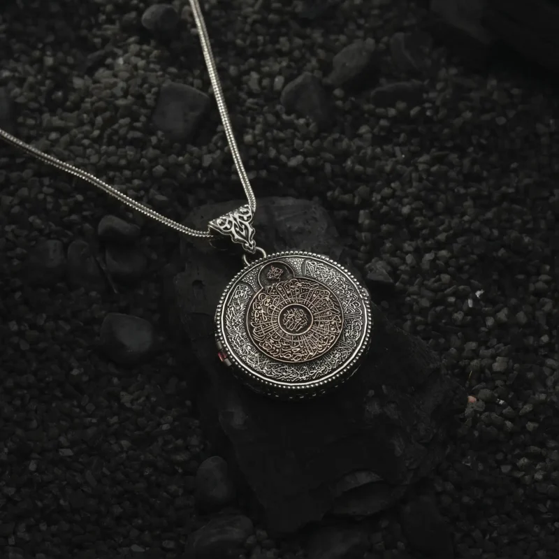 AMOR 17 EKIM 202532130 copy Koruma Duası Kapaklı Gümüş Kolye Modeli