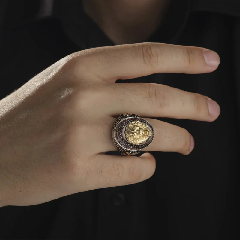 AMOR 17 EKIM 202532452 copy Aslan Ve İsimli Gümüş Erkek Yüzük Modeli