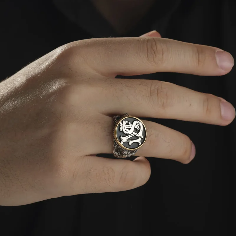 AMOR 17 EKIM 202532454 copy Harfli Aslanlı Gümüş Erkek Yüzük Modeli