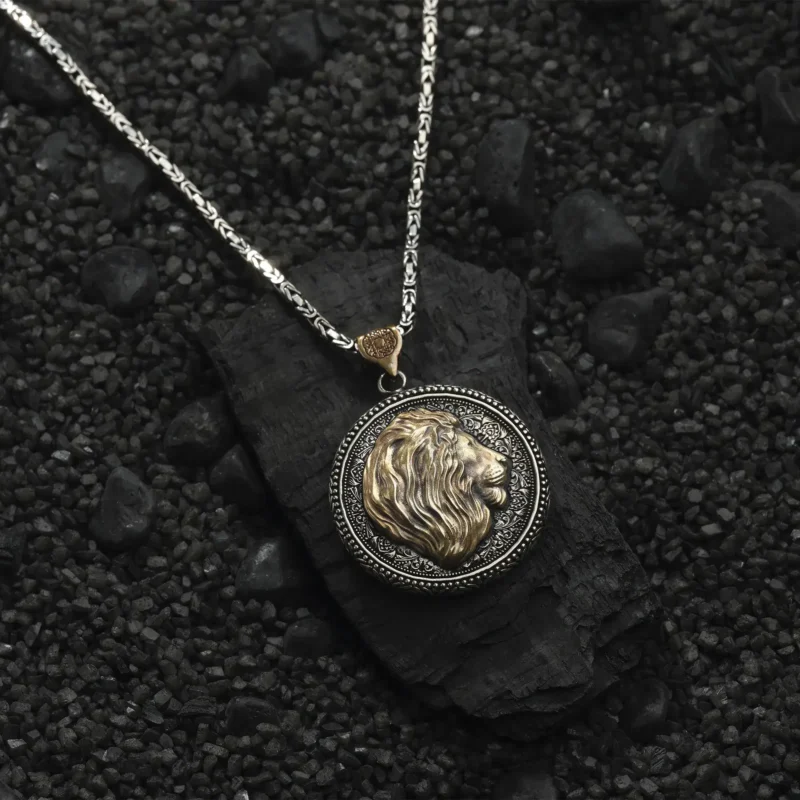 Aslan Ve Harfli Gümüş Kolye Modeli