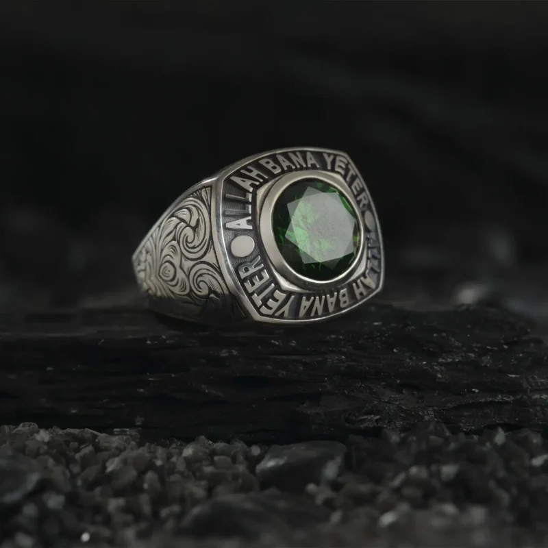 AMOR 17 EKIM 202532523 copy Yeşil Zirkon Allah Bana Yeter Gümüş Erkek Yüzük Modeli