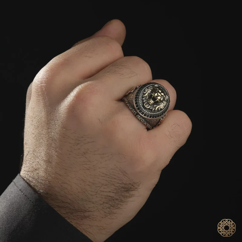 Aslan Ve Baş Harfli Gümüş Erkek Yüzük Modeli