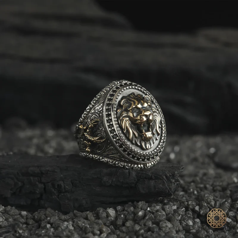 Aslan Ve Baş Harfli Gümüş Erkek Yüzük Modeli