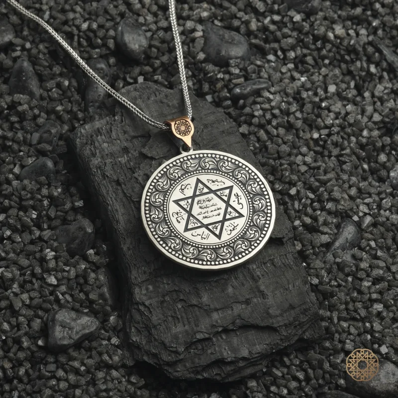 amor 9 kasim 202532927 copy Hz Süleyman’ın Mührü Ve Ayet-el Kürsü Gümüş Erkek Kolye Modeli