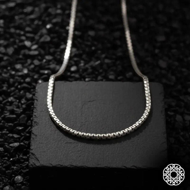 1 Kare Desen Gümüş Erkek Kolye Modeli