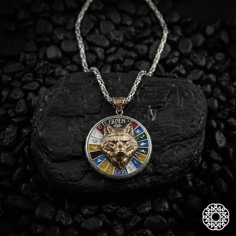 Kurdun İzinde Gümüş Madalyon Kolye